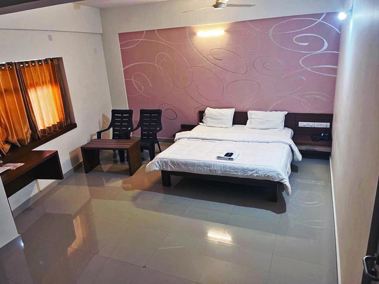 Hotel Radha Pangala Exterior foto